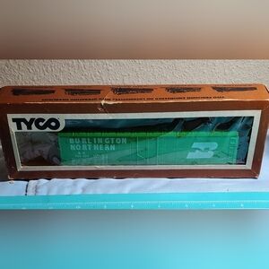 TYCO Hopper Car Burlington Northern Green Train Car Ho Scale BENIFITS CHARITY